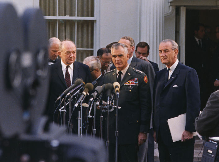 By Wolfe, Frank, White House photographer, Photographer (NARA record: 8466729) - U.S. National Archives and Records Administration, Public Domain, https://commons.wikimedia.org/w/index.php?curid=16738251